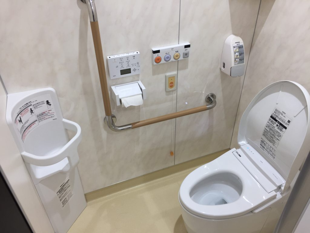 西玄関側トイレを改修しました クオラリハビリテーション病院 西玄関側トイレを改修しました クオラリハビリテーション病院