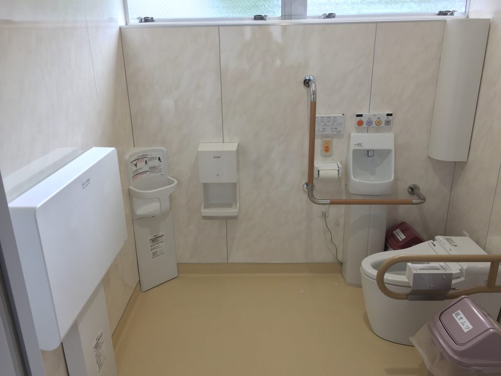 西玄関側トイレを改修しました クオラリハビリテーション病院 西玄関側トイレを改修しました クオラリハビリテーション病院
